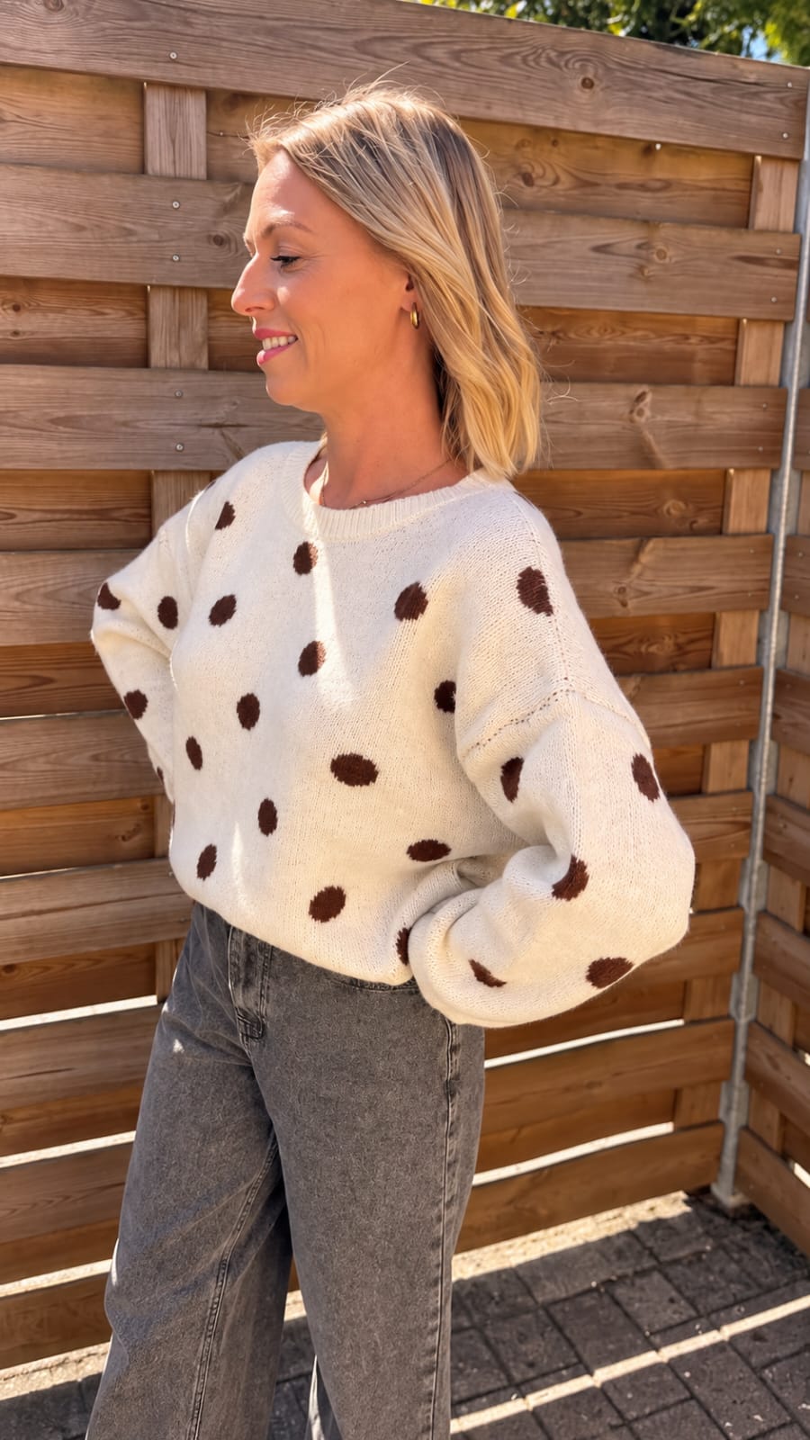 Ecru sweater/Brown dots